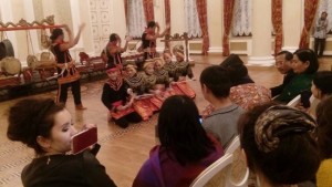 Warga Rusia dan Aceh Berkolaborasi  Dalam Tarian Saman