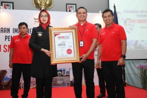Telkom Serahkan Apresiasi Smart City Readiness 2017 