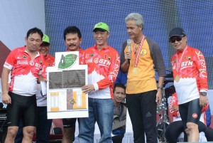 BTN Tour de Borobudur Bagikan Hadiah Rumah