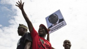 Partai Zanuf-PF dan Mahasiswa Paksa Mugabe Letakan Jabatan 