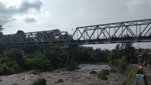 Lahar Dingin Mengalir  ke Sungai,  88 Penerbangan Garuda Dibatalkan