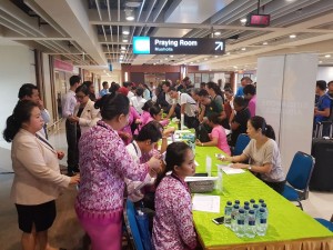 Erupsi Hari Kedua, Pusat Evakuasi Dan Hotel Penuh