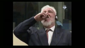 Teroris Kejahatan Perang Dicurigai Minum Racun Di Pengadilan