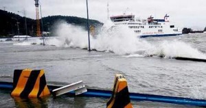 Gelombang Tinggi Penyeberangan  Merak-Bakauheuni Tutup