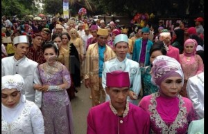Ratusan Pasangan Pengantin Ikuti Nikah Masal di Jalan  Thamrin  Jakpus  
