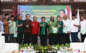PKB Serahkan Mandat Politik Kepada Bakal Calon Gubernur Dan Wakil Gubernur 