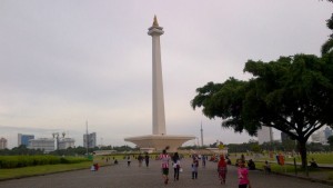 Menneg BUMN Rini dan Wagub DKI  Joging Bersama di Monas