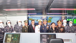 Menhub Dapat Penyematan Brevet Kencana TNI AL