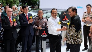 Mitsubishi Hibahkan 10 Unit Mobil Listrik Kepada Pemerintah Indonesia
