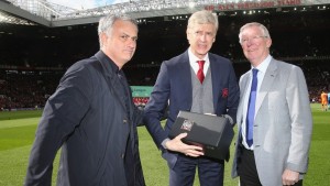 Arsene Wenger Terharu Oleh Sambutan Hangat Old Trafford   