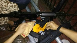 Mako Brimob Mencekam, Jalan  Utama  Depan Asrama Diblokir