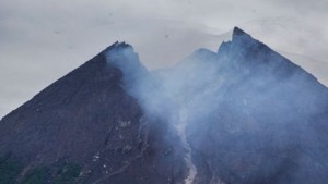 Gunung Merapi Kembali Erupsi  Semburkan Asap Setinggi 3.500 Meter