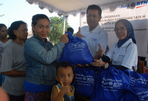 BTN Salurkan Sembako Murah dan Santunan Yatim Piatu di Solo
