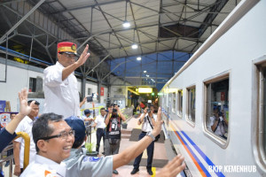 Ini Adalah Janji Menhub Budi  Kepada  Penumpang Kereta Api