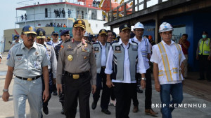 Menhub Sambut Pemudik  di Pelabuhan Emas Semarang