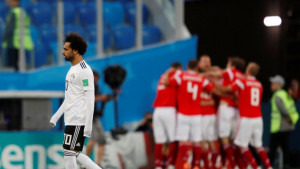 Beruang Merah Hentikan Lajur Salah