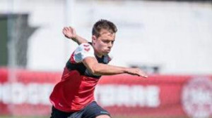 Jagoan Sayap Kiri Denmark Sewa Jet Pribadi  Untuk Melihat Istrinya Melahirkan