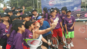 Yayuk Basuki Kenalkan Tenis ke Anak-anak Bali