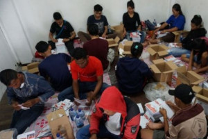 Di TPS 05 Jayawijaya Seluruh Surat Suara Sudah Dicoblos Lebih Awal  Oleh  Ketua KPPS