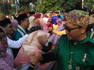 Gaya Menpora Peringati HUT RI  ke 73