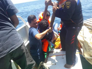 Tim SAR Terus Mencari   Korban Tenggelamnya  KMP Bandeng 