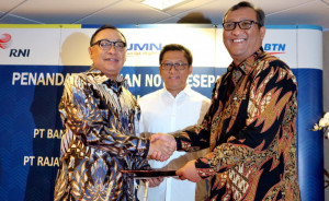 Menhub Budi Tinjau Lokasi Banjir Dan Longsor