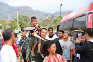 Menpora Berikan Peralatan Olahraga Kepada Korban Gempa Lombok