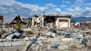 Pasca Gempa Tsunami Palu-Donggala Logistik Lumpuh, Pengungsi  Kelaparan