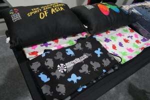 Berburu Merchandise Asian Para Games 2018