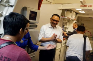 Dirut Garuda Ari Askhara Menyamar Jadi Pramugara GA-421 