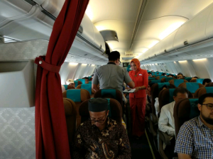 Peringati Hari Santri, Pramugari Garuda Ikut Berhijab