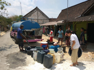 UPP Kelas III Brondong  Salurkan  Bantuan Air Bersih 
