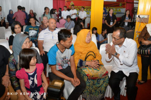 Menhub Temui Keluarga Korban Pesawat Lion JT-610 di RS Polri