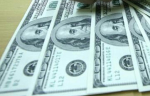 Rupiah  Anjlok 75 Poin Jadi 14.555 per Dolar AS