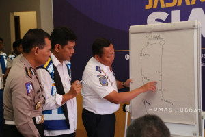 Pemerintah Berjanji Atasi Kemacetan Tol Jakarta-Cikampek