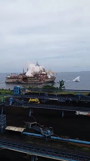 Kapal Pembangkit Listrik Terapung Meledak di Amurang