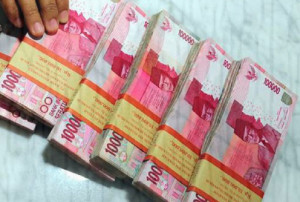 Sentimen Negatif  Menyurutkan Rupiah