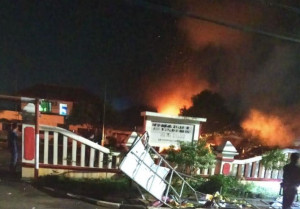 Gubernur Anies Terus Memantau  Pembakaran Polsek Ciracas