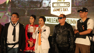Menneg BUMN; Rini Soemarno Coba Games Online