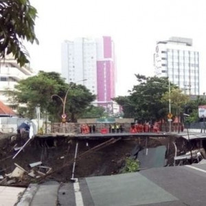 Peristiwa Amblas Jalan Raya Gubeng  Surabaya Bukan Gejala Likuifaksi