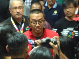 Tim Penyidik KPK  Geledah  Ruang Kerja Menpora