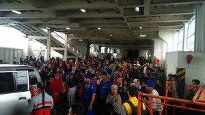 KMP Jatra III Evakuasi Penduduk Terisolir Pulau Sebesi