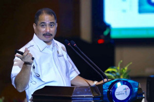 Menpar  Janji Pulihkan Kawasan Wisata Banten