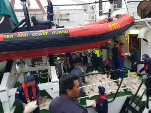 KN Trisula Angkut Bantuan Untuk Korban Tsunami Selat Sunda