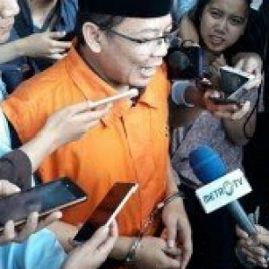 Borgol Tidak Menghentikan  Tahanan KPK Tersenyum