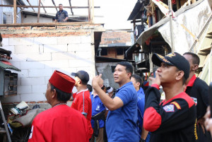 Caleg Asal PAN Datangi Korban Kebakaran di Jelambar