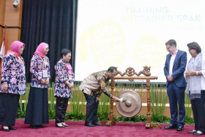 Istri Menjadi Benteng Utama Pencegah Perilaku Korupsi 