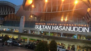 Makassar Dikepung Banjir,  Polana: Maskapai  Wajib Layani Penumpang Yang Terlambat