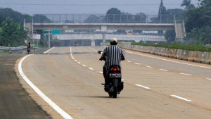  YLKI Nilai Ketua DPR Sesat Pikir Soal Wacana Sepeda Motor Masuk Tol,