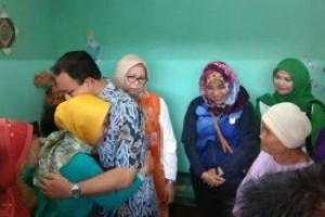 Gubernur DKI Anies R.Basweda Jenguk Tiga Kader Jumantik Korban Penganiayaan 